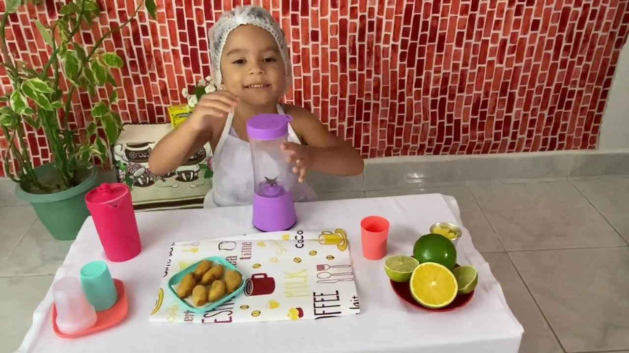 Manuela Farias preparando um lanchinho delicioso 😋🥟