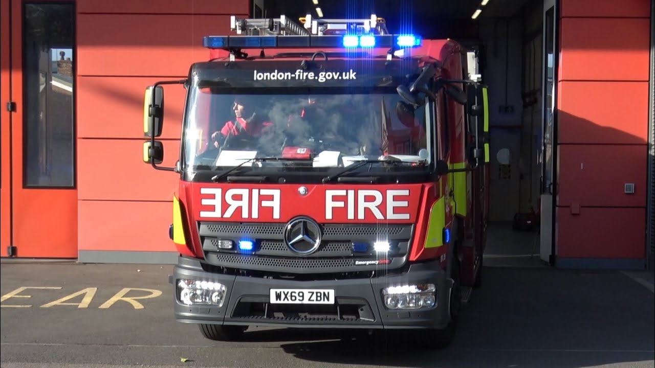 [MOBILISE] Old Kent Road Fire Station, Mercedes Atego Dual Pump Ladder (E351) turnout to emergency