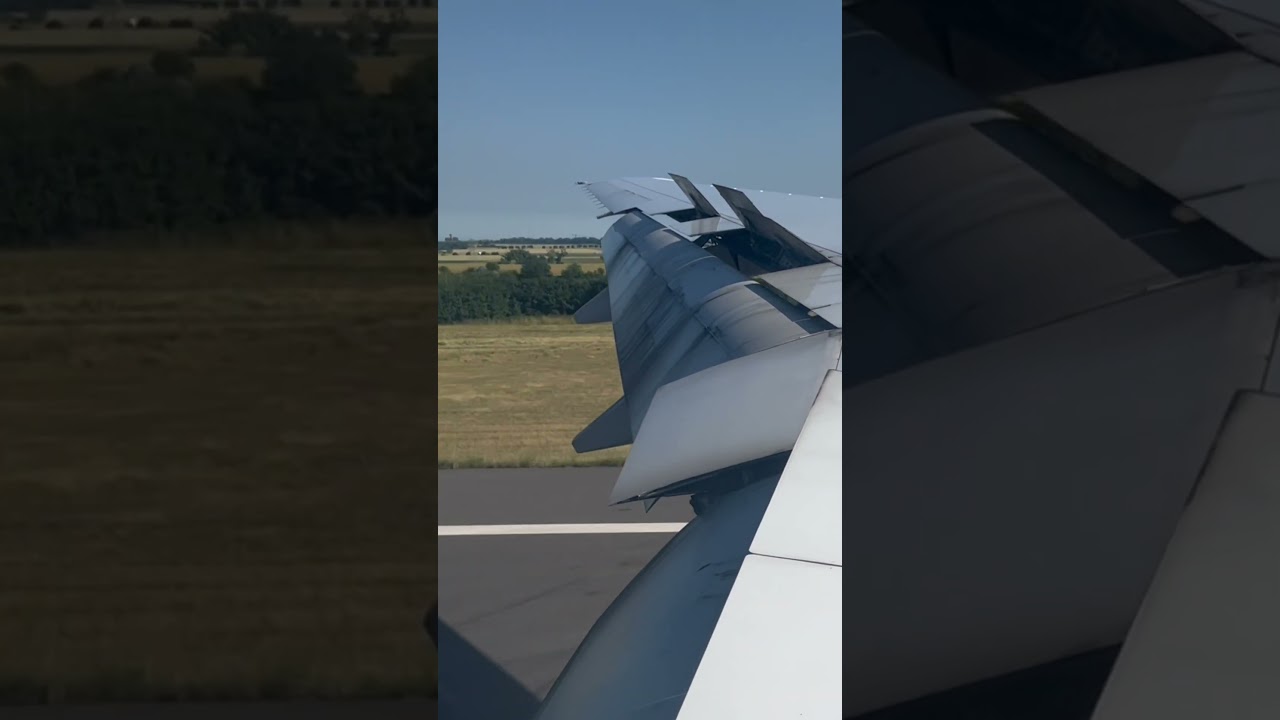 United 777-200 N206UA landing CDG