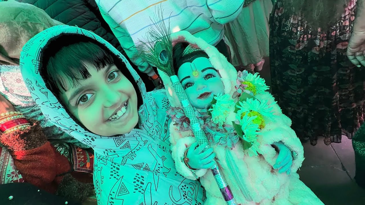 Sayansh Ko Mile Little Krishna 😇 | Vrindavan Vlog | Yaatri