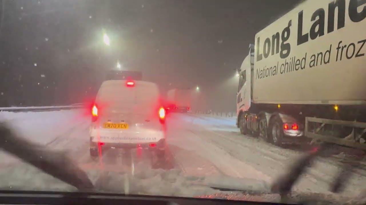 Snow Falls M62 and Halifax Area 05/01/25 (UK)