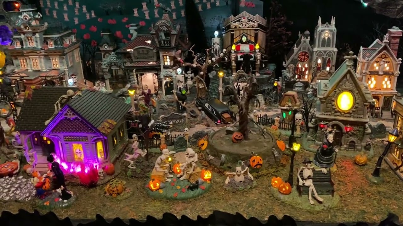 Stephen’s 2022 Downtown Dept 56 Halloween Village