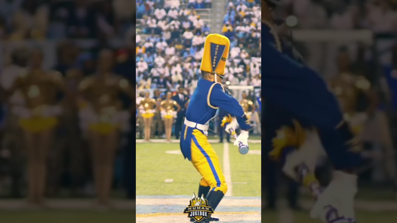 NaToj&rsquo;s first back bend in Mumford Stadium! #HumanJukebox #OnlyNeedOne