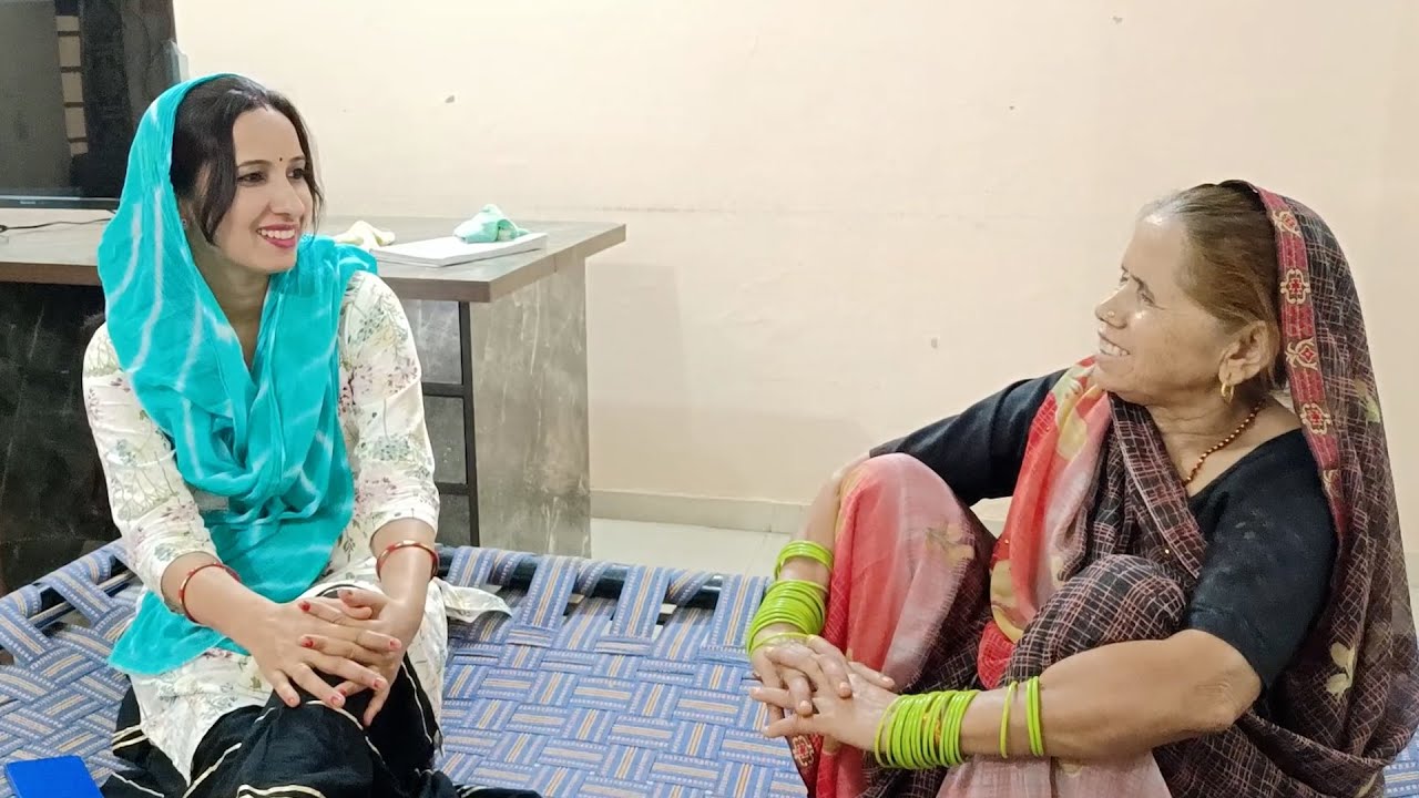 ऐसी चालाक है रात के चार बजे तो मठा करि लेगी 😄😂🤣