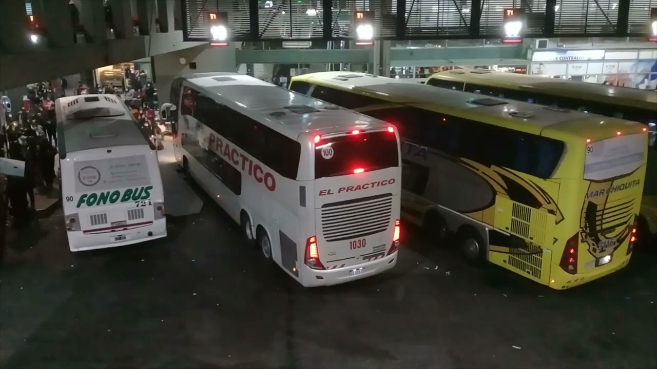 Colectivos en la Terminal de Córdoba, fin de semana largo entre el 17 y 20 de junio de 2022