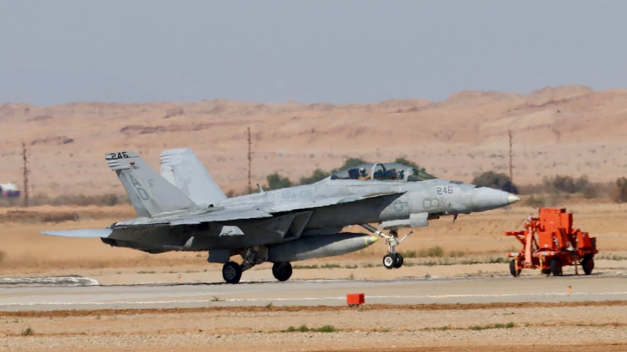 Boeing F/A-18 Super Hornet Operations on Runway 8 at NAF El Centro