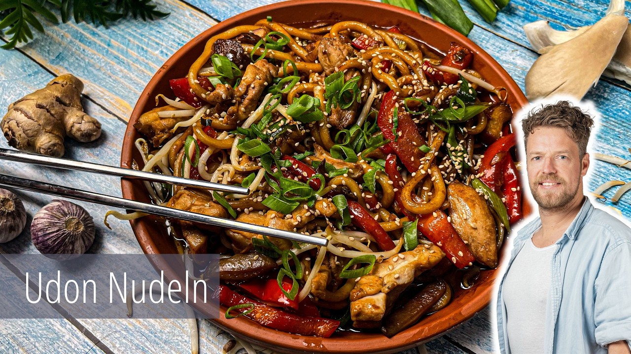 Gebratene Udon Nudeln mit Hähnchenfleisch