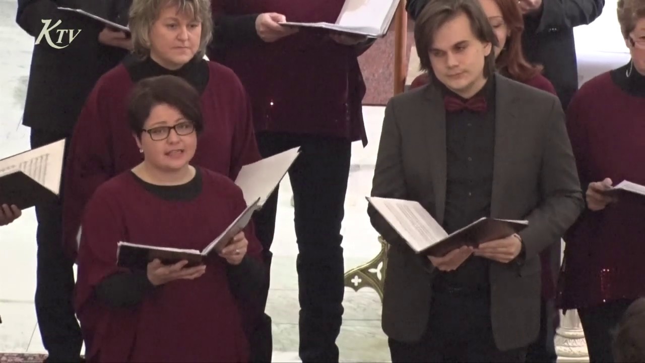 Novoročný koncert speváckeho zboru Cantus Carponensis pri Rímskokatolíckom kostole v Krupine