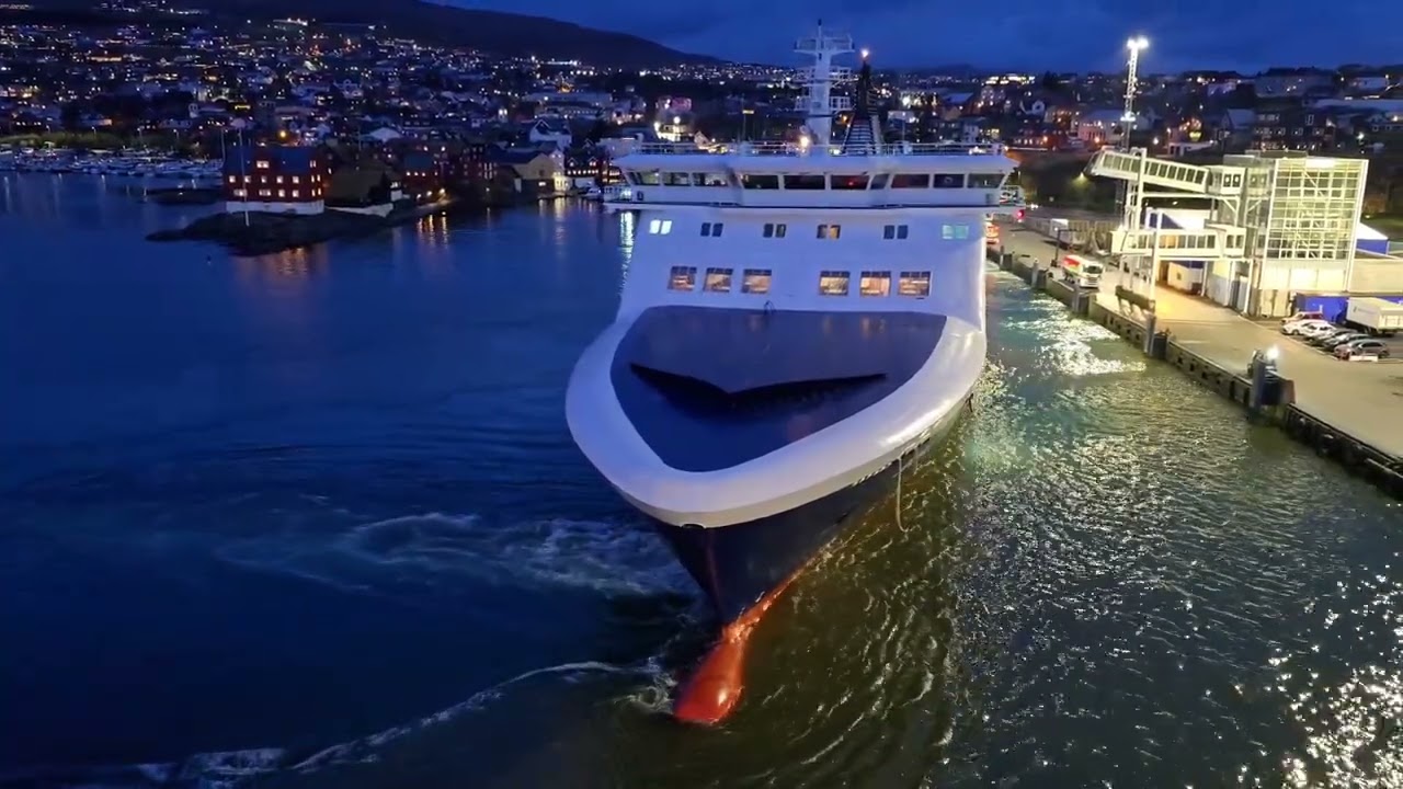 Smyril arriving in Tórshavn, december 23, 2025