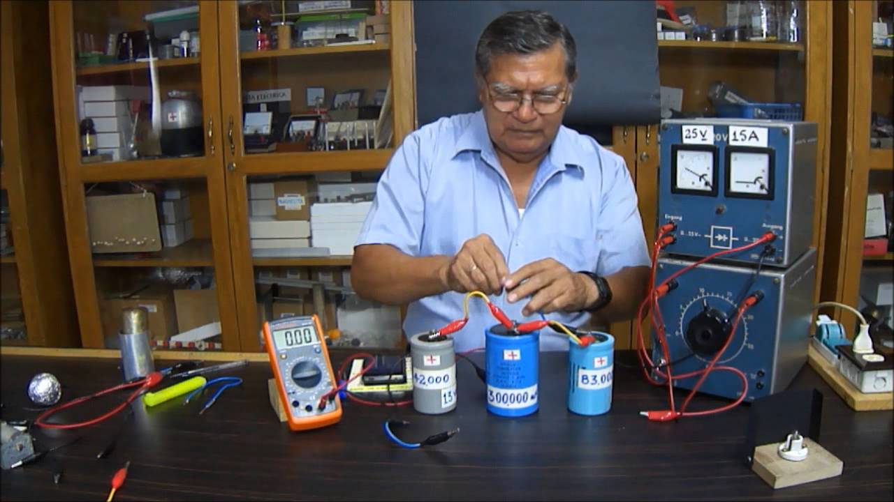 CAPACITORES: Uniones en SERIE y PARALELO. Propiedades