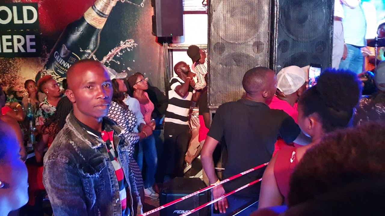 Sammidoh shed tears,as mumbi surprisingly appears live on stage (shakita minaj).