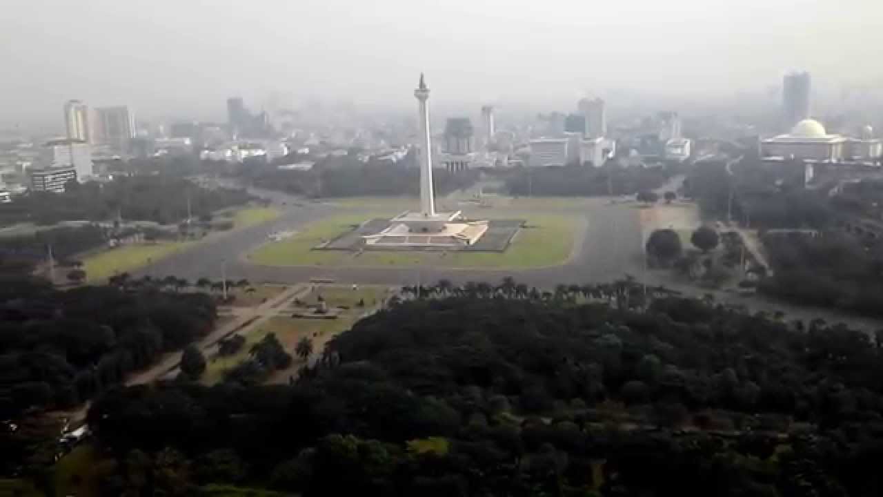 Monas dan Jakarta dilihat dari Gedung Balaikota