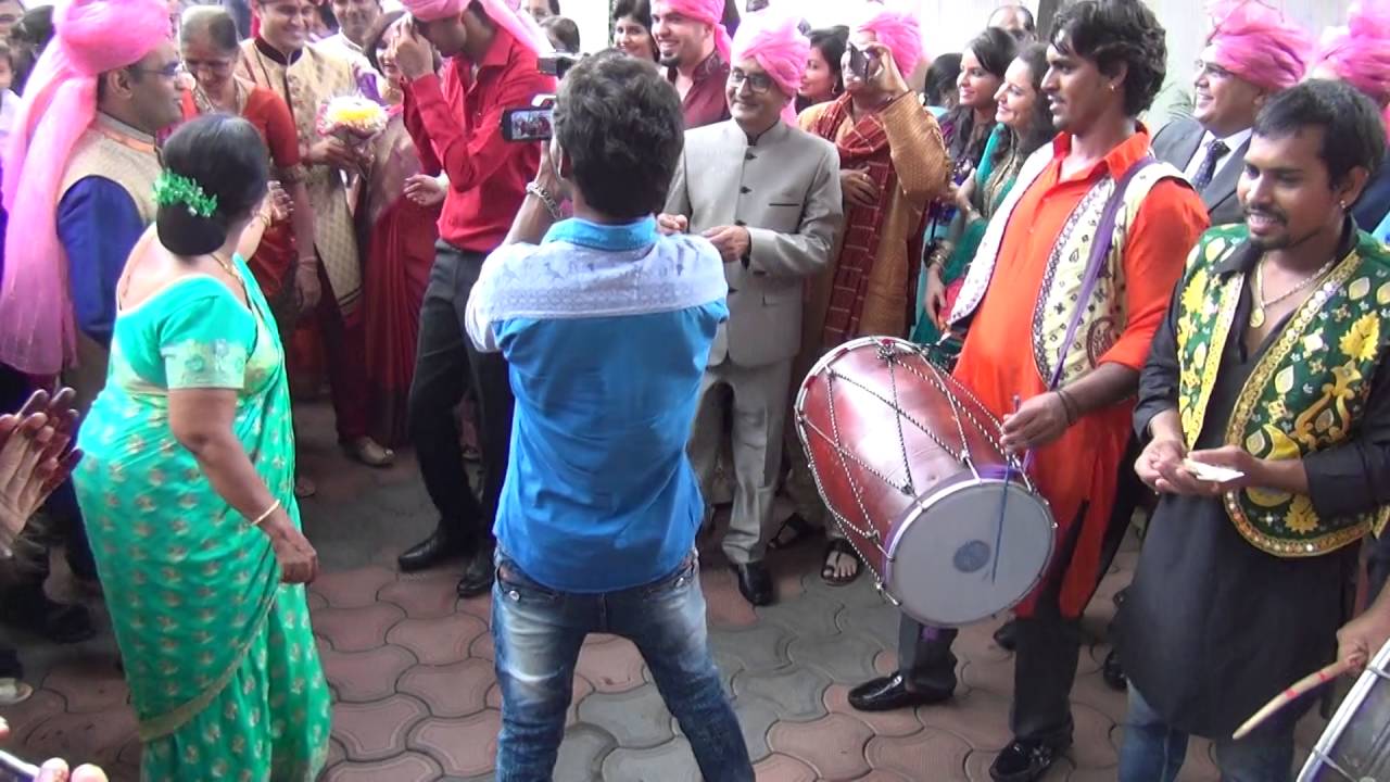 Zinzuwadia and Jaswa Bhangra Dance