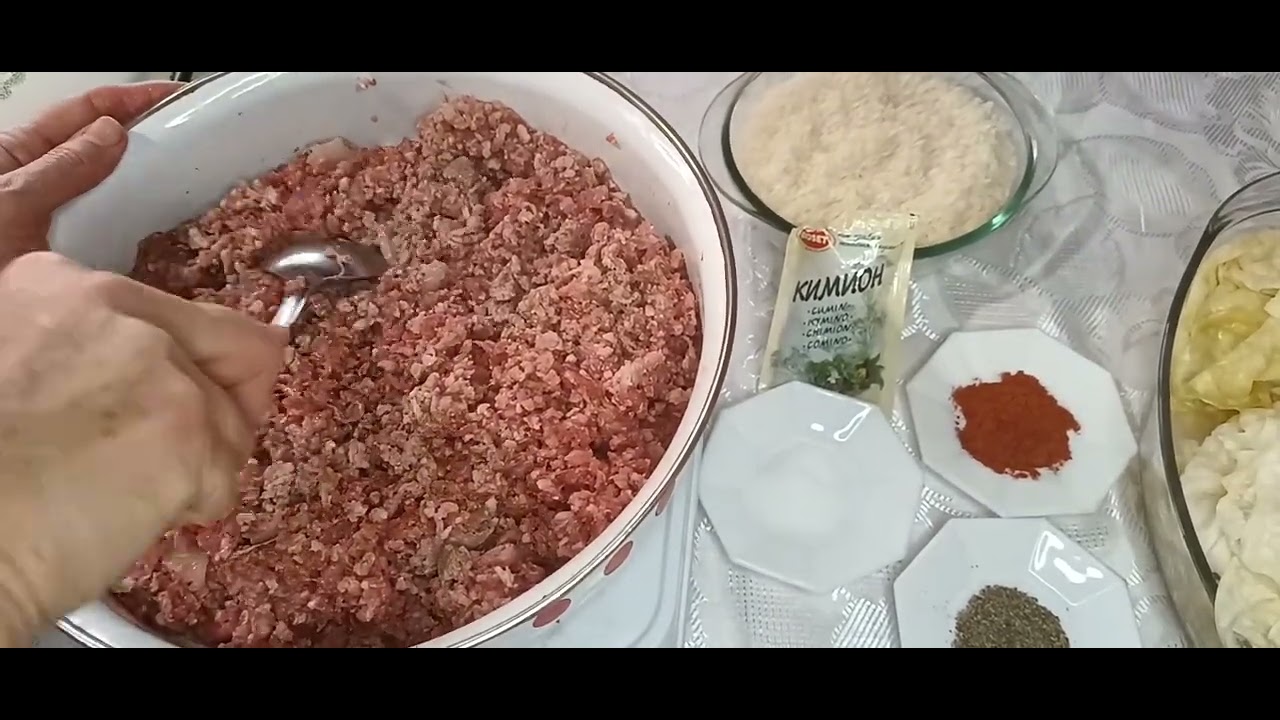 Сарми с кисело зеле,кайма и ориз,- любими на Цвети.