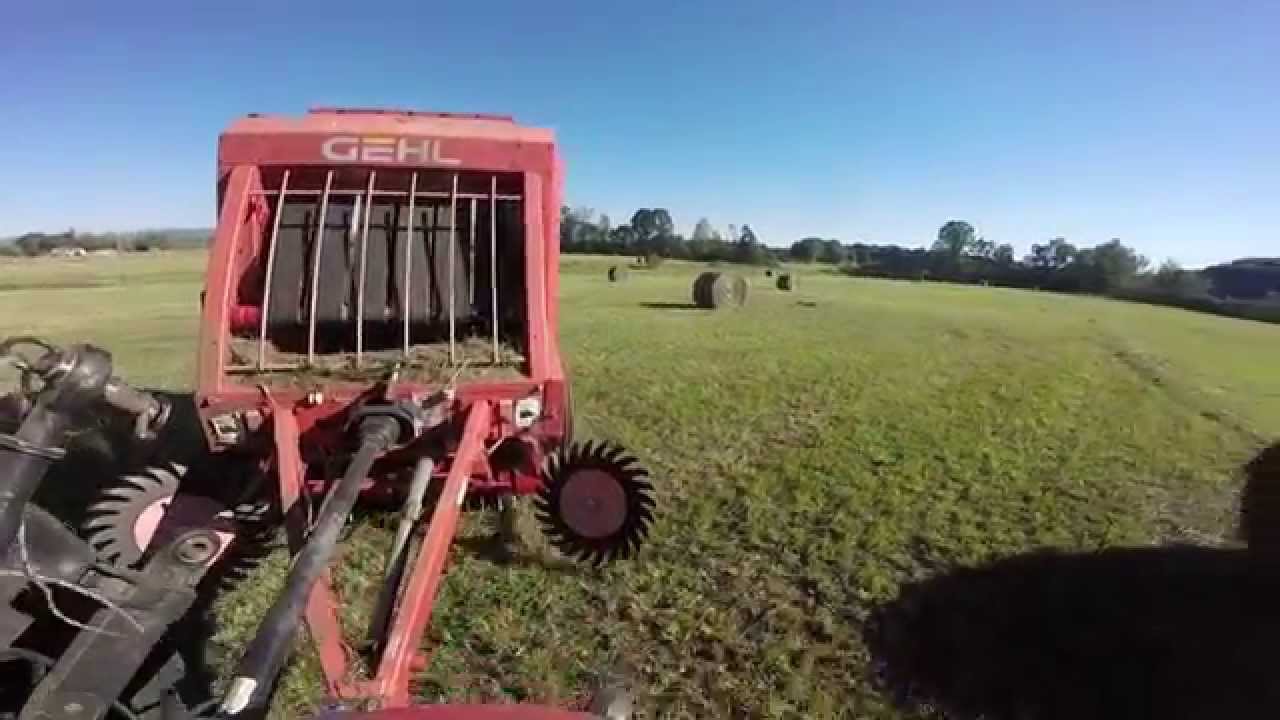 CaseIH JX95 - Gehl 1375 Baling Hay