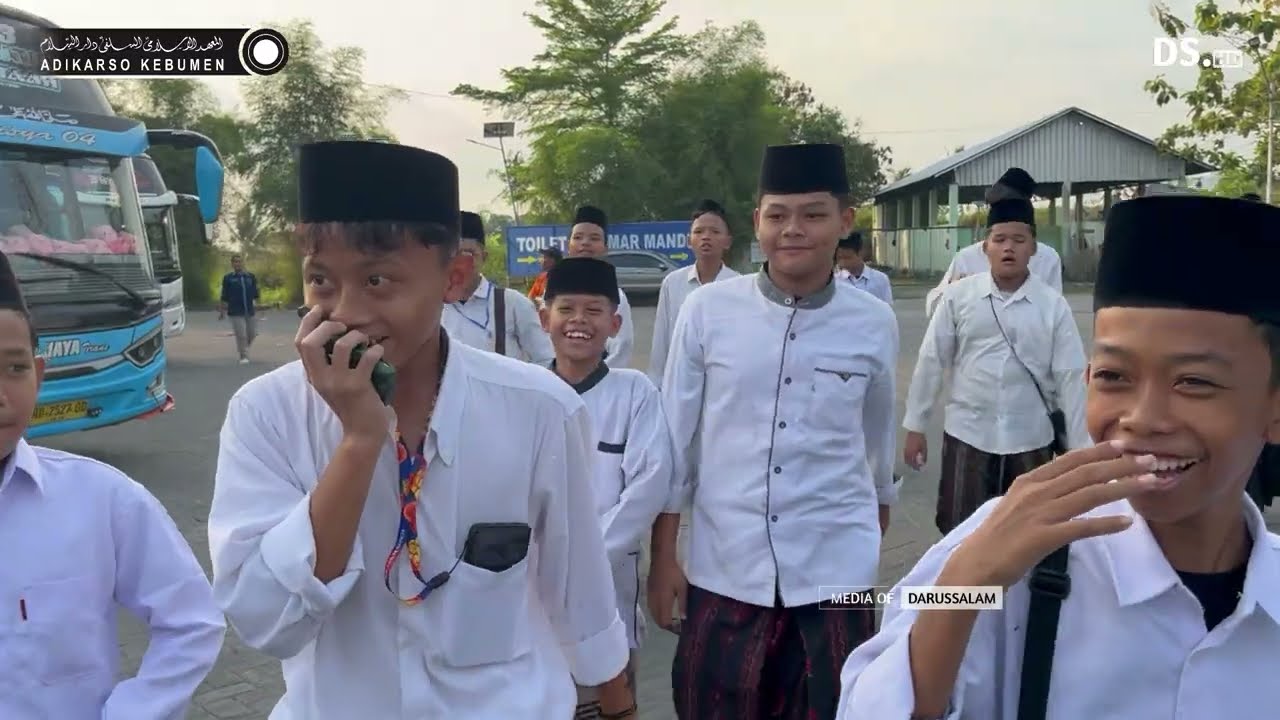 Dokumentasi Ziarah Makam Aulia 2025 - Pondok Pesantren Darussalam, Adikarso, Kebumen