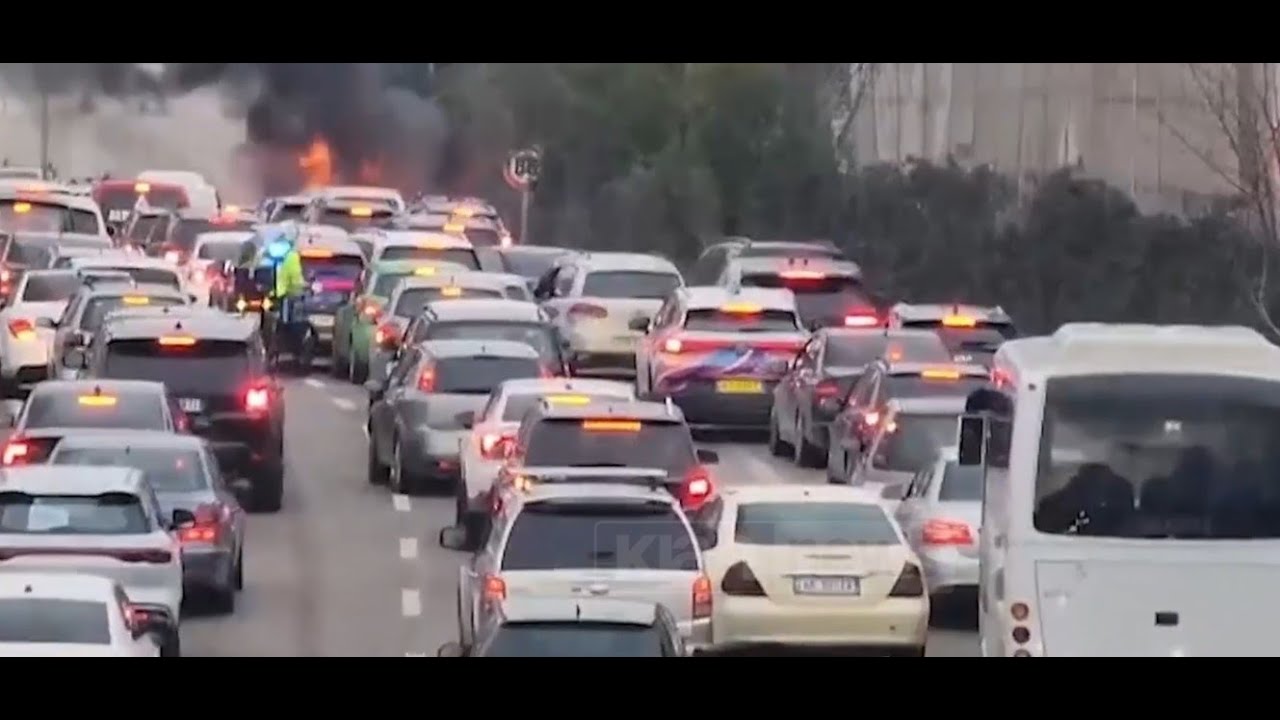 Digjet një makinë në Unazë të Madhe, paralizohet trafiku