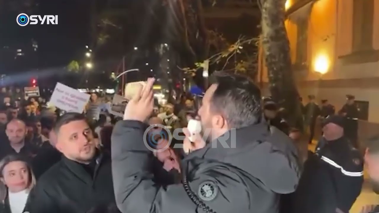 Rrihen të ‘rinjtë’ e politikës: Qori – Lapaj përplasen fizikisht