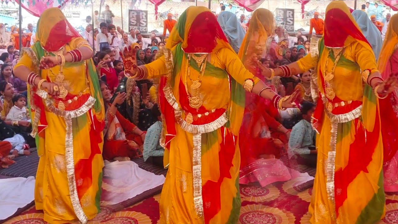 बायरल होली !! साली होली खेलो यार हसि-हसि के रंग गुलाल लगाबो #इन भाभी का सुपरहिट डांस #अवनीश शास्त्री
