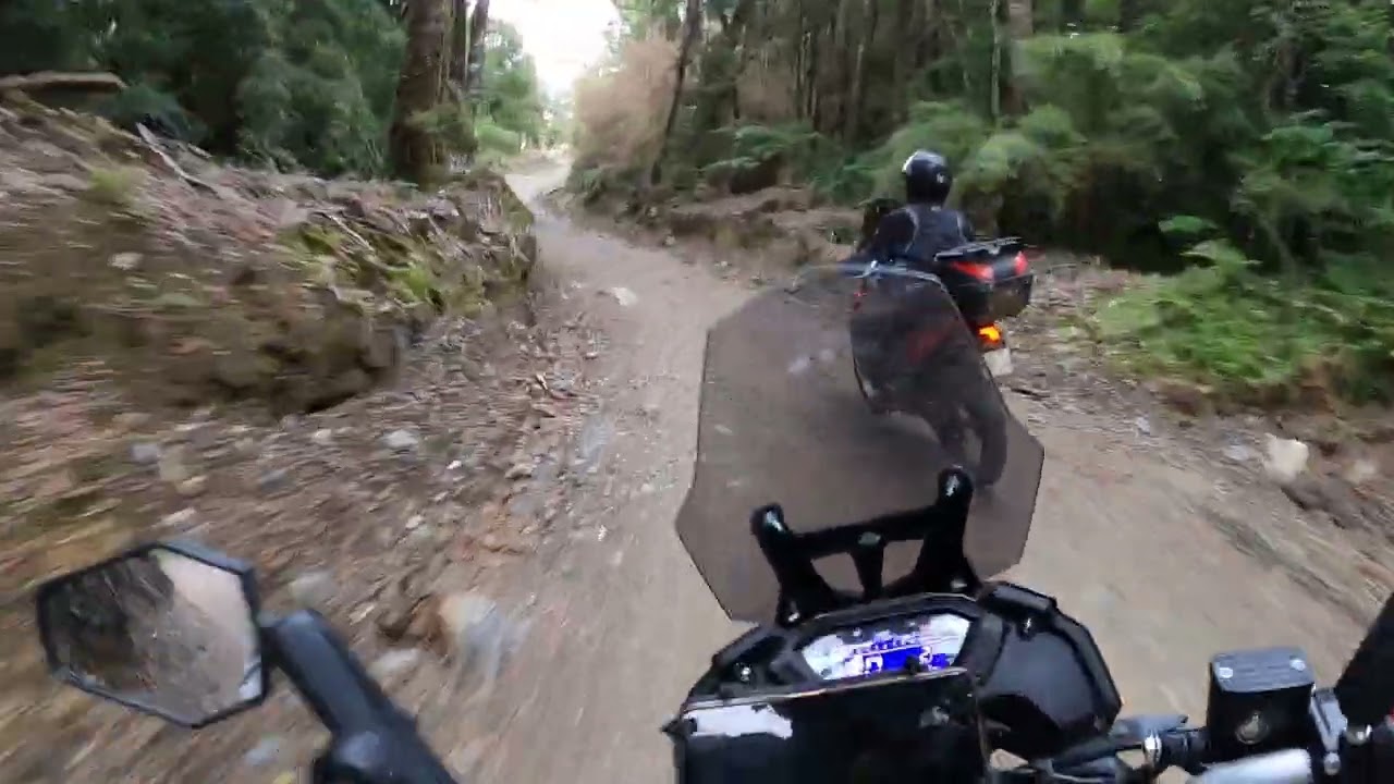 Voge 300 Rally - Loncin 250 Off-road camino Caleta Huellelhue