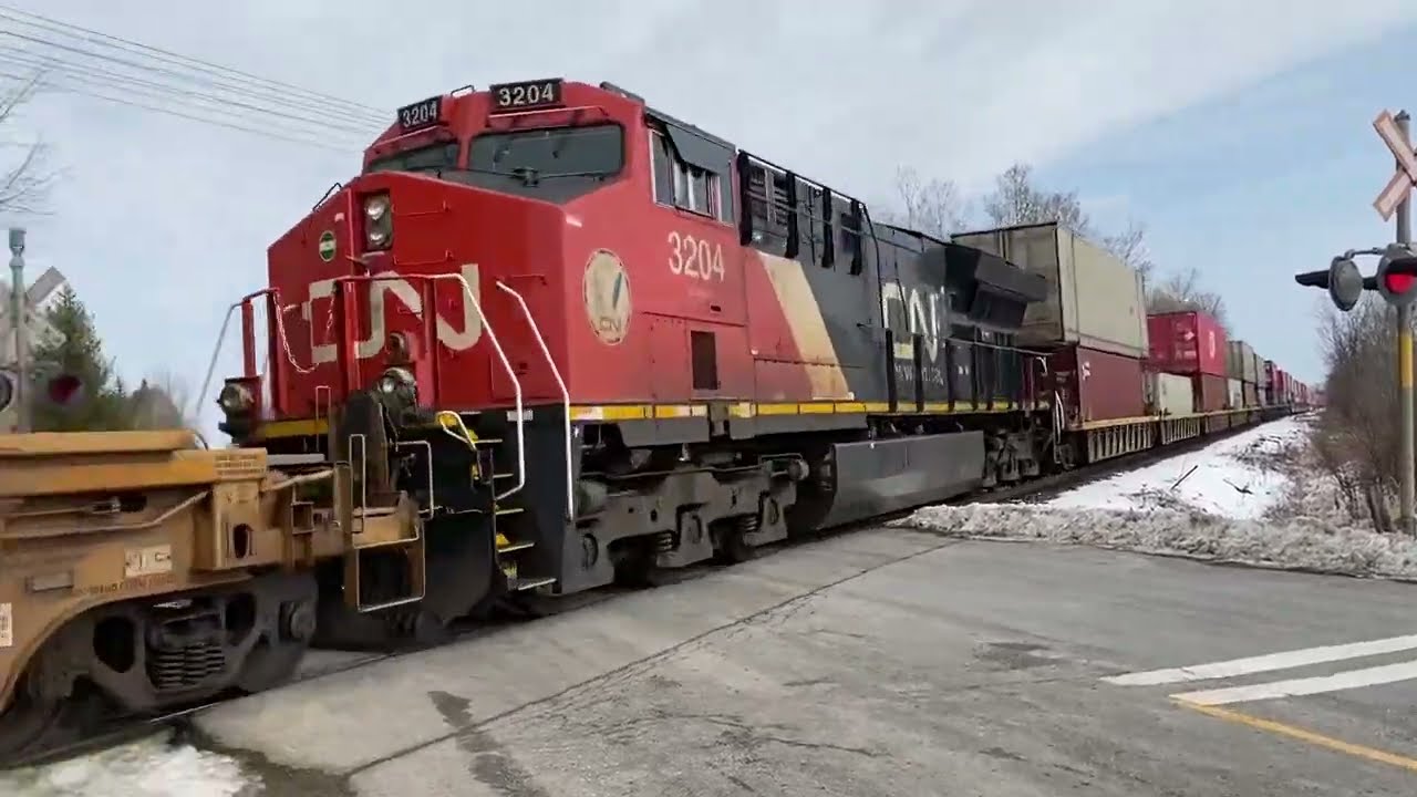 CN! CP 8850 intermodal train at Bolton (FEB 21, 2022)