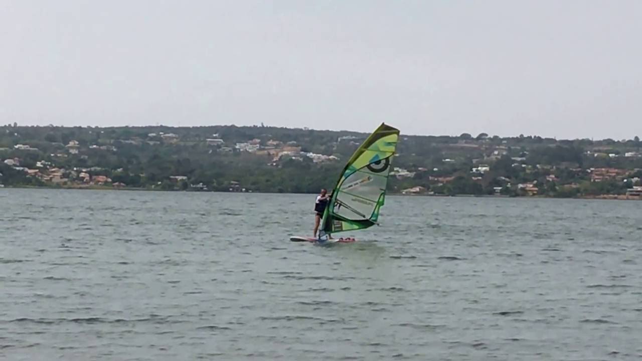 Windsurf em lago