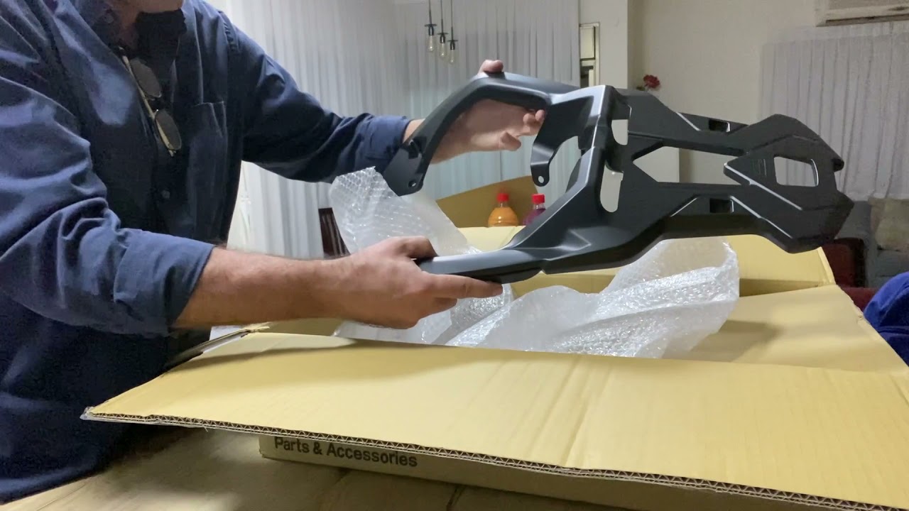 Yamaha Tracer 7 (700) OEM rear rack unboxing and install