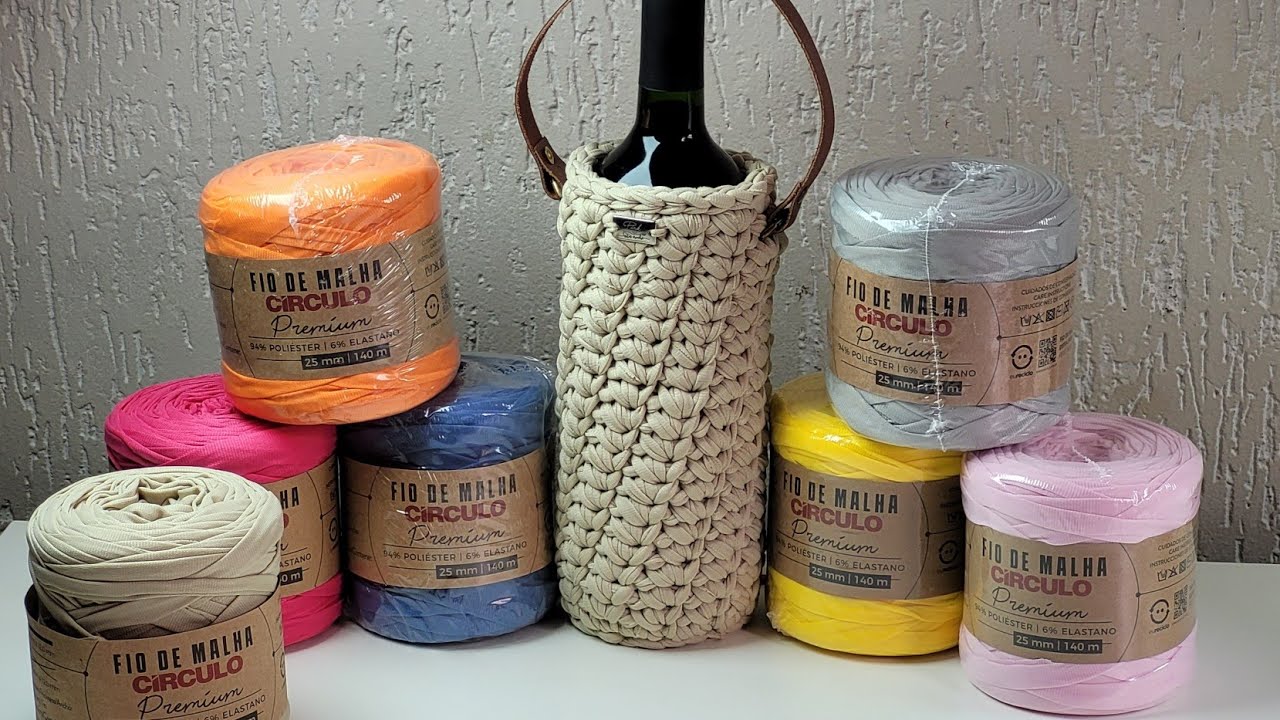 🔴Porta garrafas em fio de Malha Premium por @PinkArtesCroche
