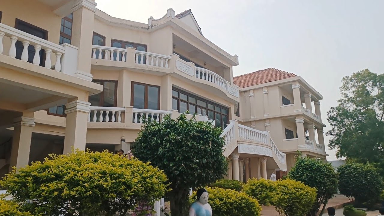 వైజాగ్ లో హీరో వెంకటేష్ గారి home tour చూపిస్తా రాండి #ramanaidu #studio