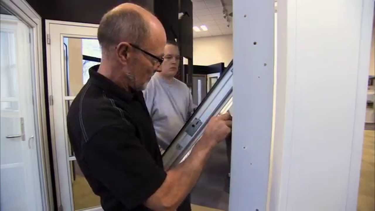 How to seperate sash from frame on Rationel AURAPLUS topswing window
