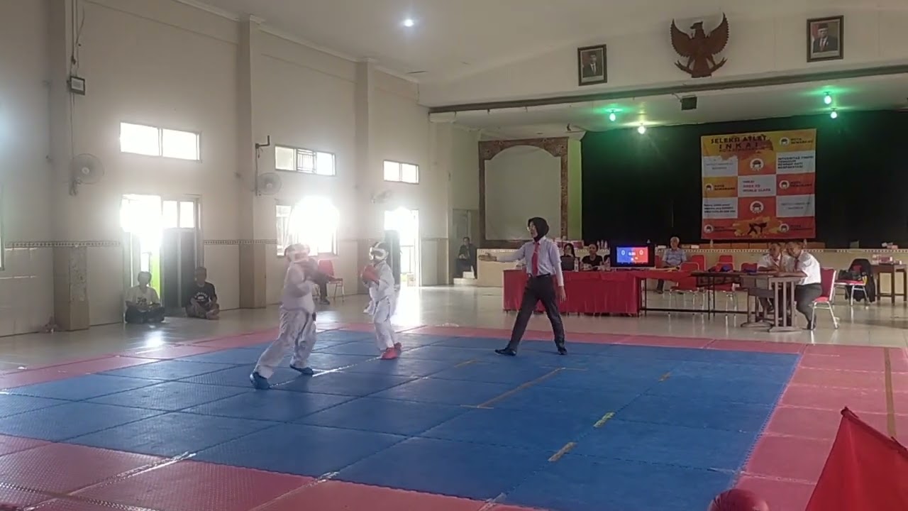Pertandingan karate kumite pra pemula putra inkai kota Semarang (zhafran & farras)