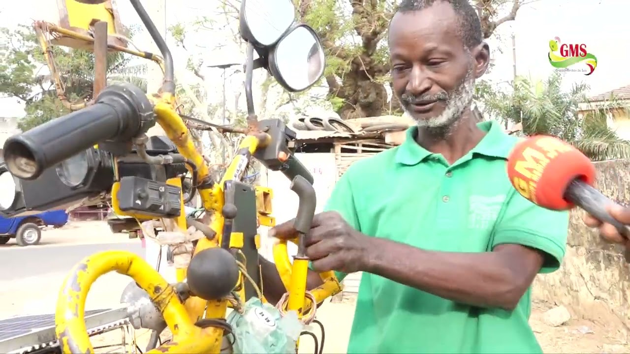 Alassane DIATTA présente le vélo made in Ziguinchor