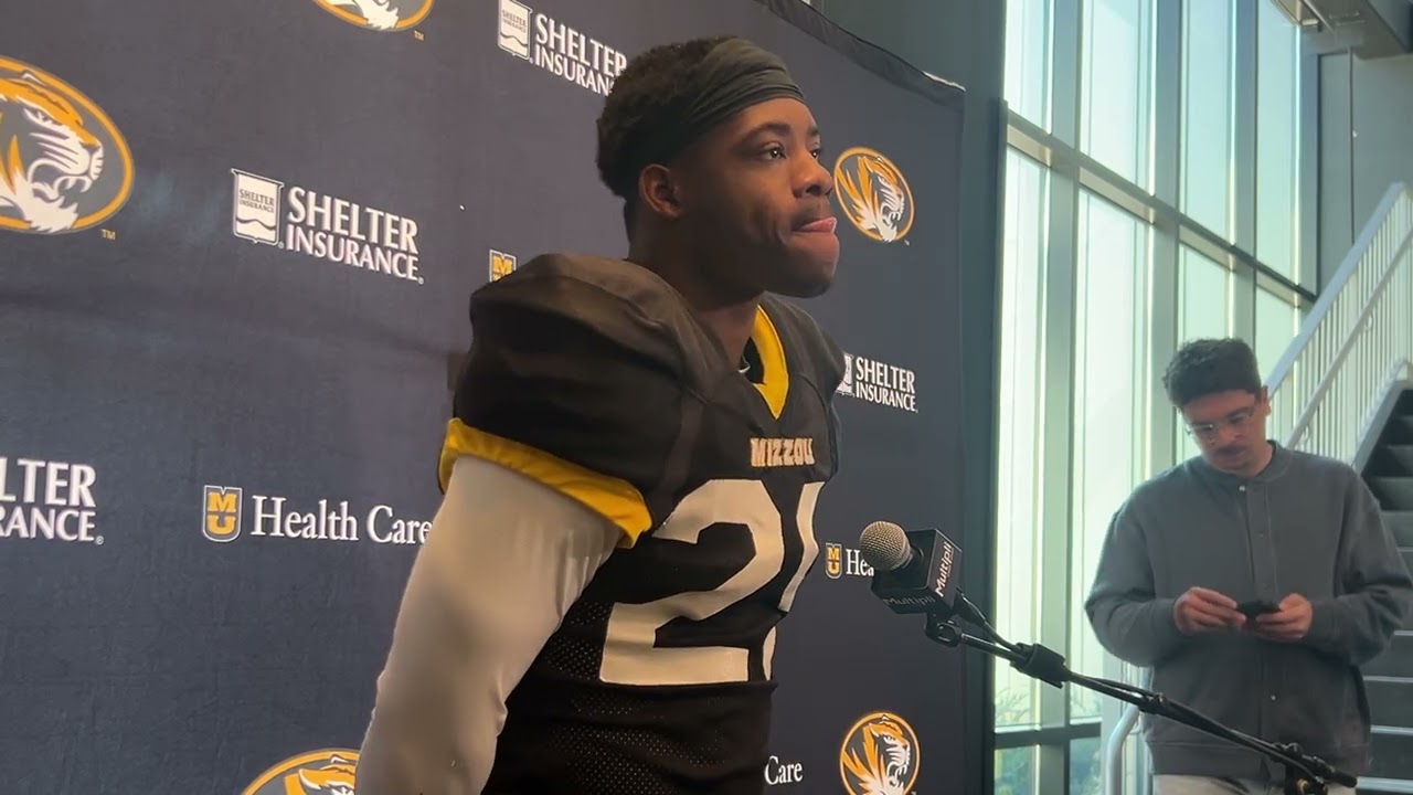 Встреча Ахмада Харди с представителями СМИ по поводу весенних тренировок футбольной команды Униве...