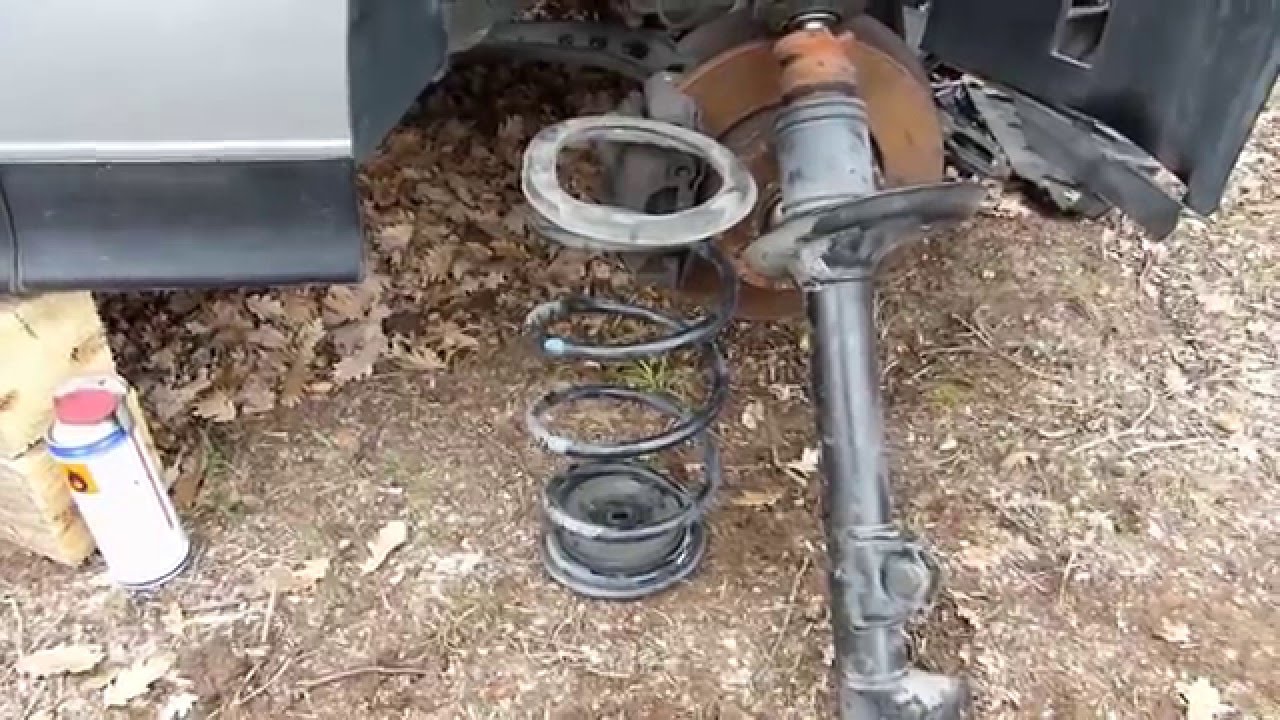 Comment démonter les amortisseurs avant sur BMW E36