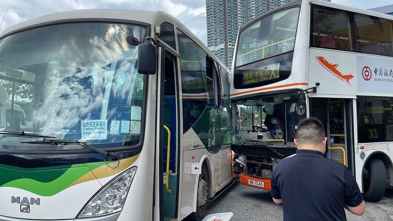 [巴迷車cam系列]東涌站發生交通意外，龍運和旅遊巴撞車
