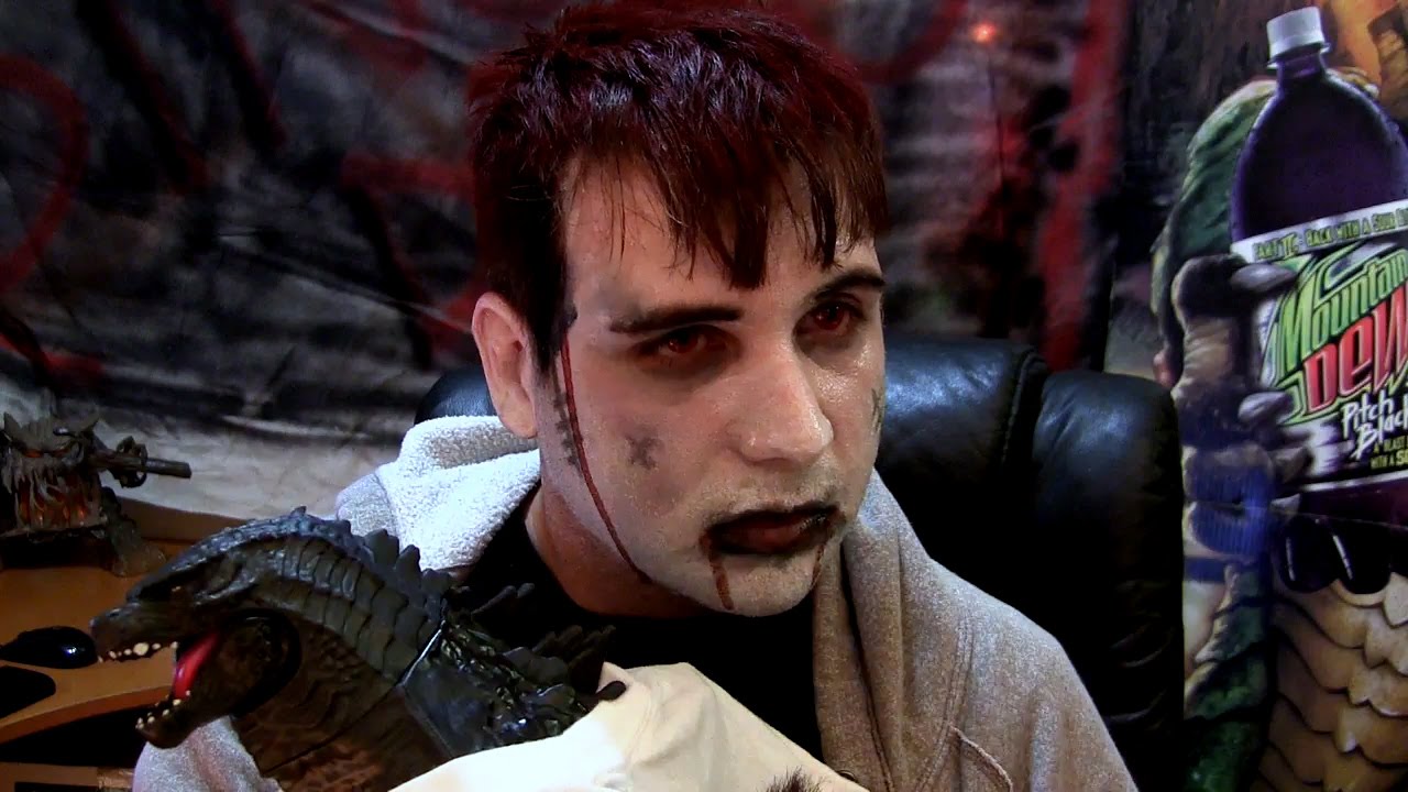 Madd Matt reviews a giant Godzilla figure.