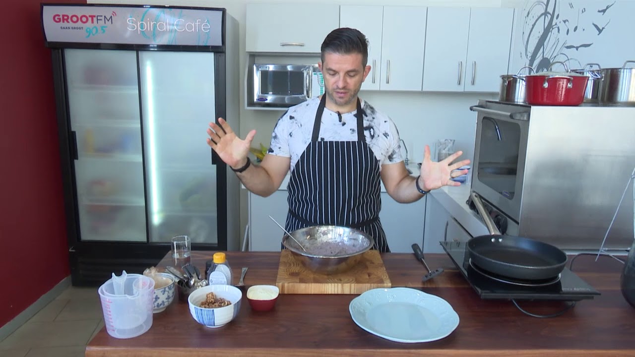 Kombuis - Chef Dino - Smoothie Pannekoeke met Bessies, Piesang, Jogurt en Neute - 9 Jan 2018