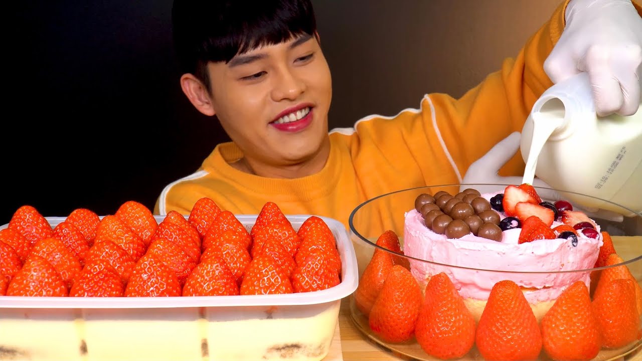 ASMR 🍓파티! 스트로베리 치즈 수플레와 생딸기 티라미수 파티팩 먹방Strawberry Cheese Souffle With 🍓 Tiramisu Paty Pack MuKBang