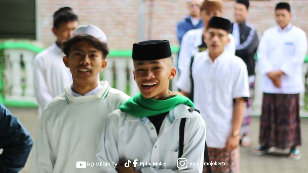 Keberangkatan rihlah santri PPHQ Mojokerto yang di awali ziarah ke makam masyaikh PPHQ MOJOKERTO 