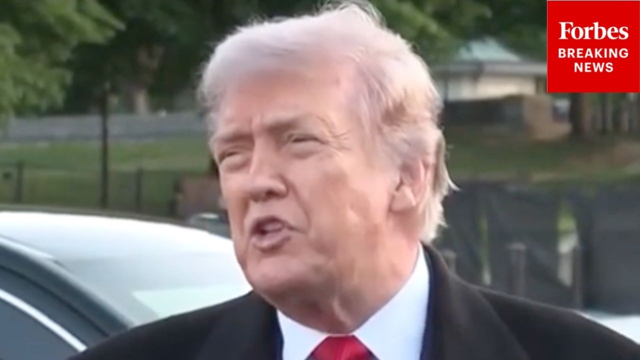 Трамп утверждает, что Иран согласился &laquo;передать нам ядерную пыль&raquo; и &laquo;многое другое, чего мы хотим&raquo;.