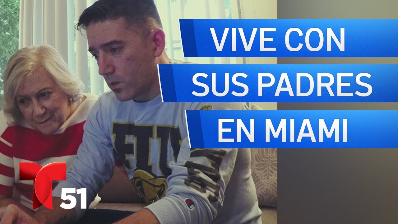 Tiene 42 años y vive en la casa de sus padres