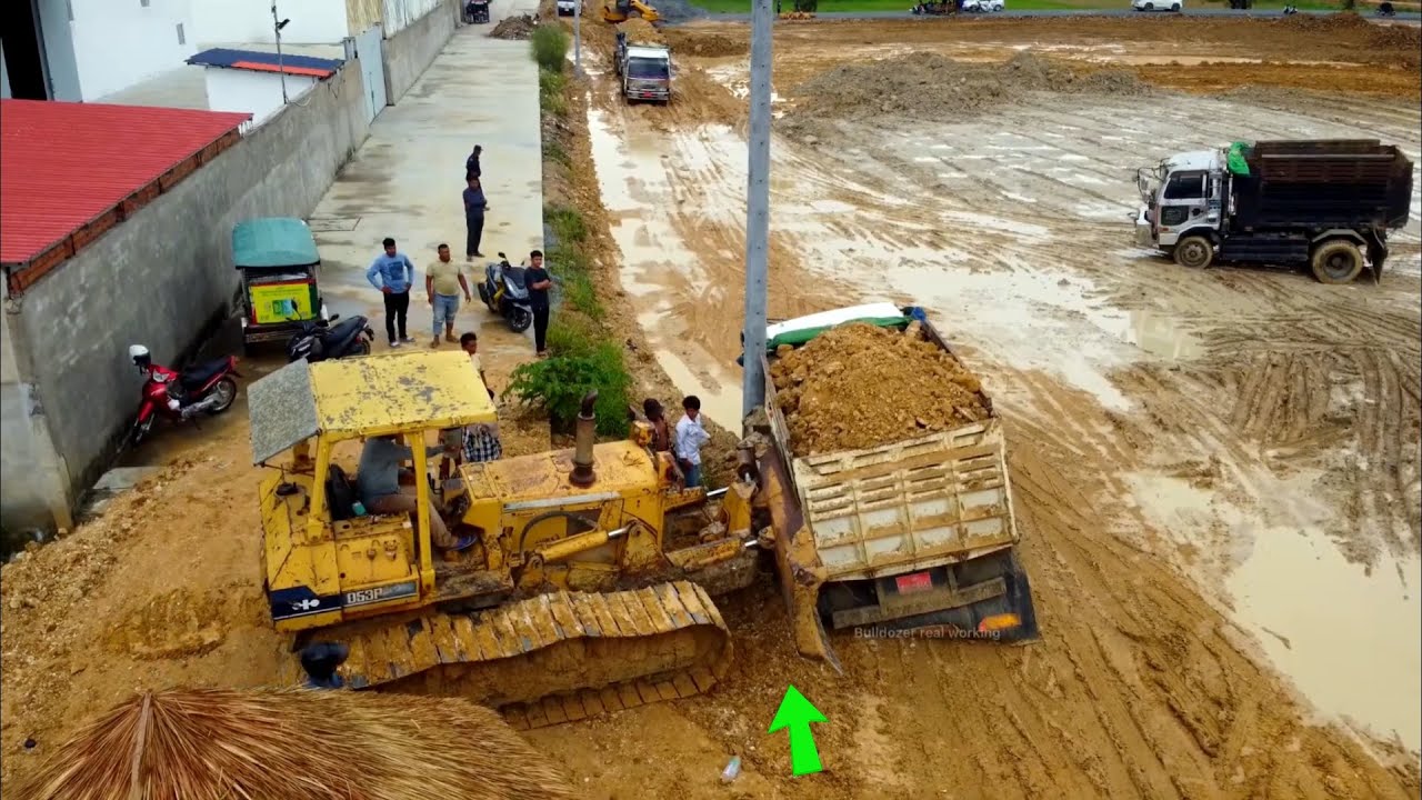 Incredible landfill! dump Truck 5ton Drive Back Uploading Landslide Overturned rescue Bulldozer KOM…