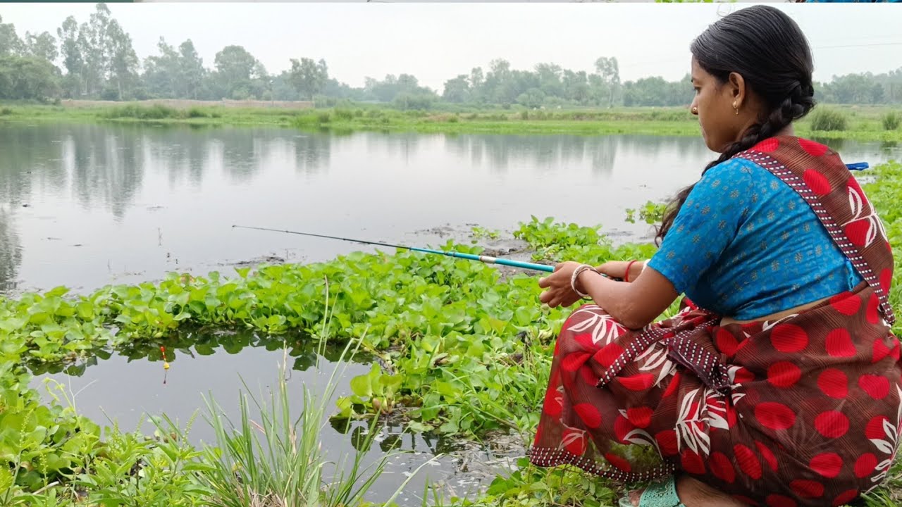 Fishing videos || Village Lady’s Using Secret method hook fishing technique #fishvideos