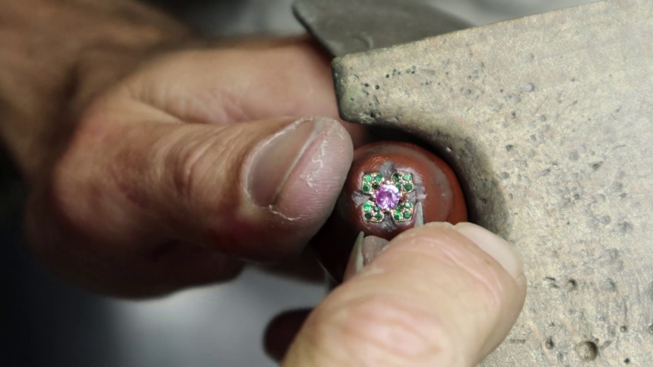 Setting the new Sapphire Bell ring By Roosik & Co.