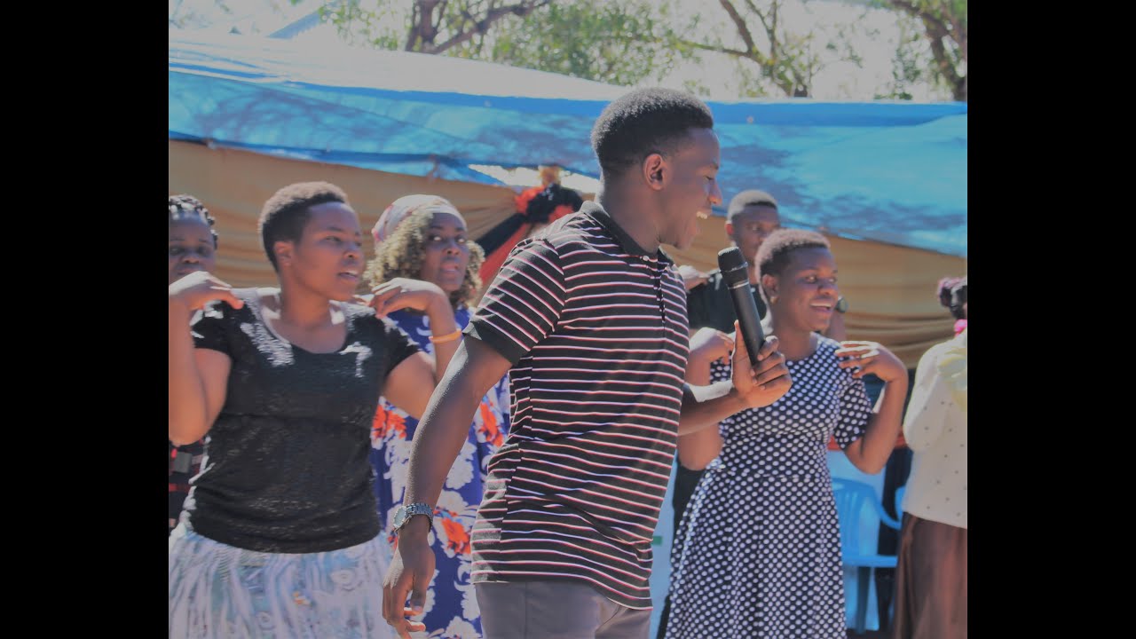 USCF HUMANITIES: PRAISE TEAM WAKIMWABUDU MUNGU_MIMI SIWEZI LEADER BY OMEGA KABUJE