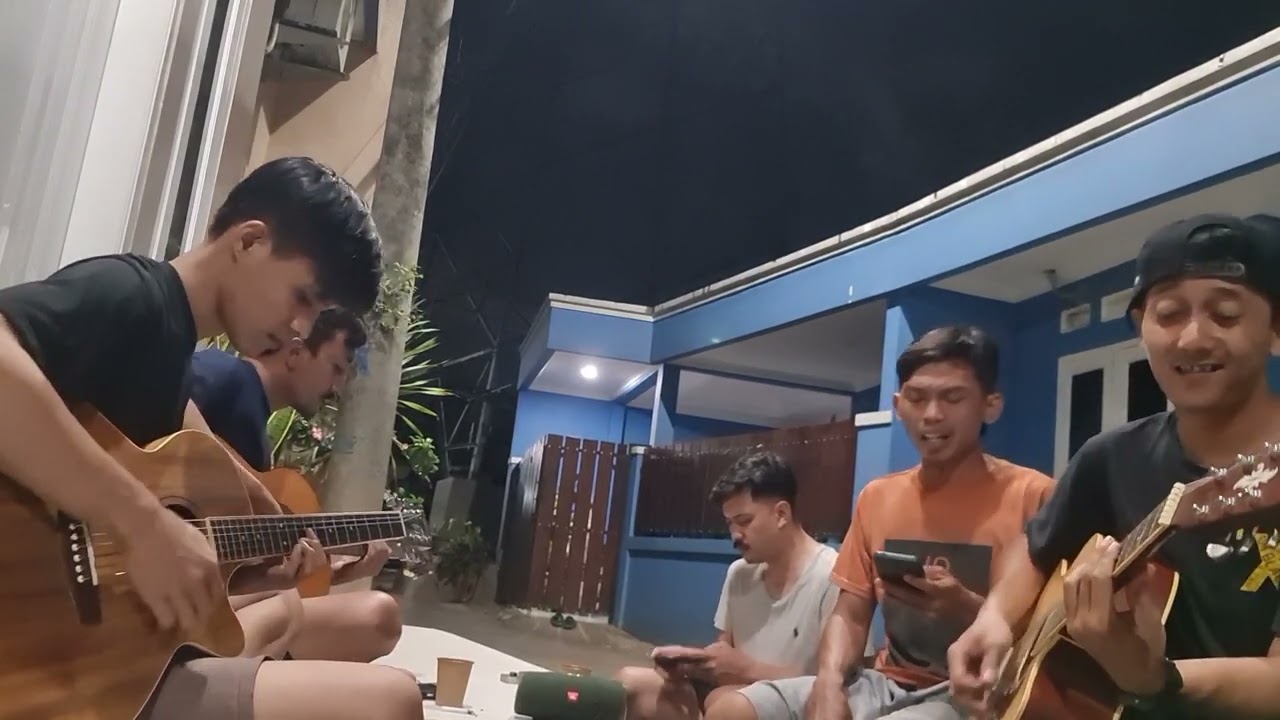 KEKASIH YANG TAK DIANGGAP | ARMADA/KERTAS (COVER)