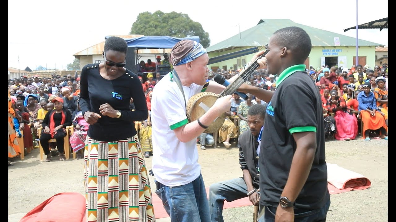 ALBINO WA MBEYA AMUACHA MDOMO WAZI DR. TULIA KWA ALICHOKIFANYA LIVE MBELE YAKE