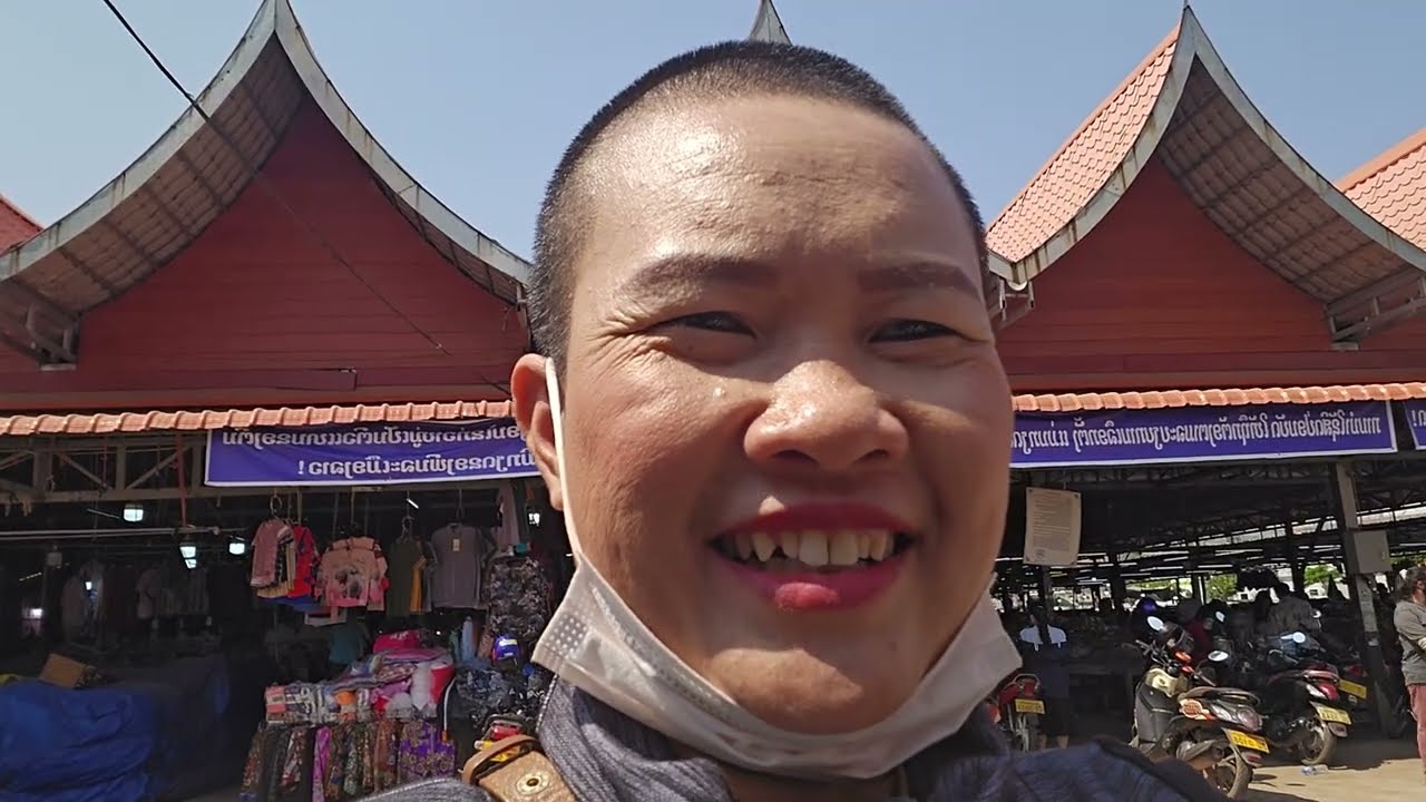 ມາເລາະຖ່າຍຄຣີບຢູ່ຕລາດໂນນຄໍ້ໄຫ້ພີ່ນອ້ງ Fc ເບີ່ງ.