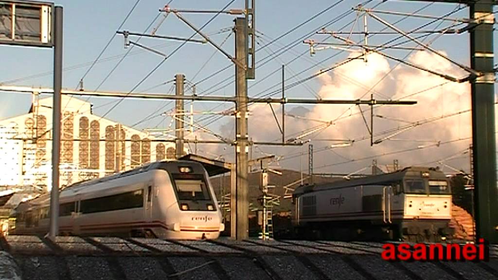 TARDE DE TRENES EN LA ESTACION DE SANTIAGO DE COMPOSTELA