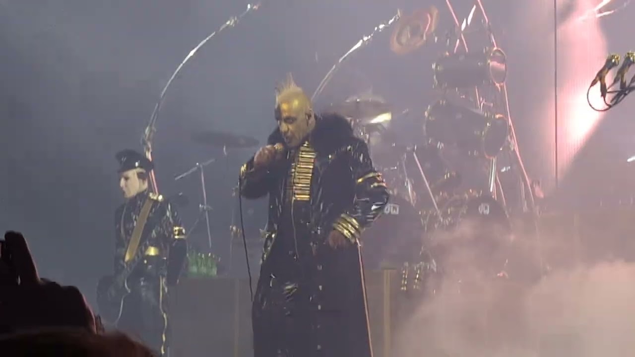 Till Lindemann - 29.10.25 - Intro + Fat - Tourstart Leipzig